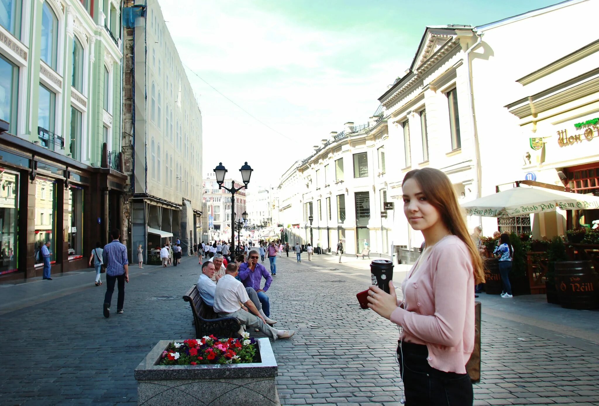 Улицы москвы погулять. Кузнецкий мост Москва. Улица Кузнецкий мост Москва. Фотосессия на Кузнецком мосту.