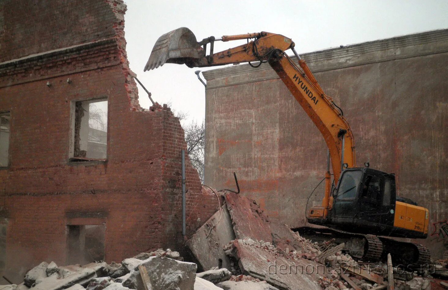 демонтаж склада. демонтаж кирпичного здания. демонтаж высотного дома снос демонтаж demontag stroy. демонтаж высотного дома снос демонтаж demontag stroy. демонтаж строительных конструкций.