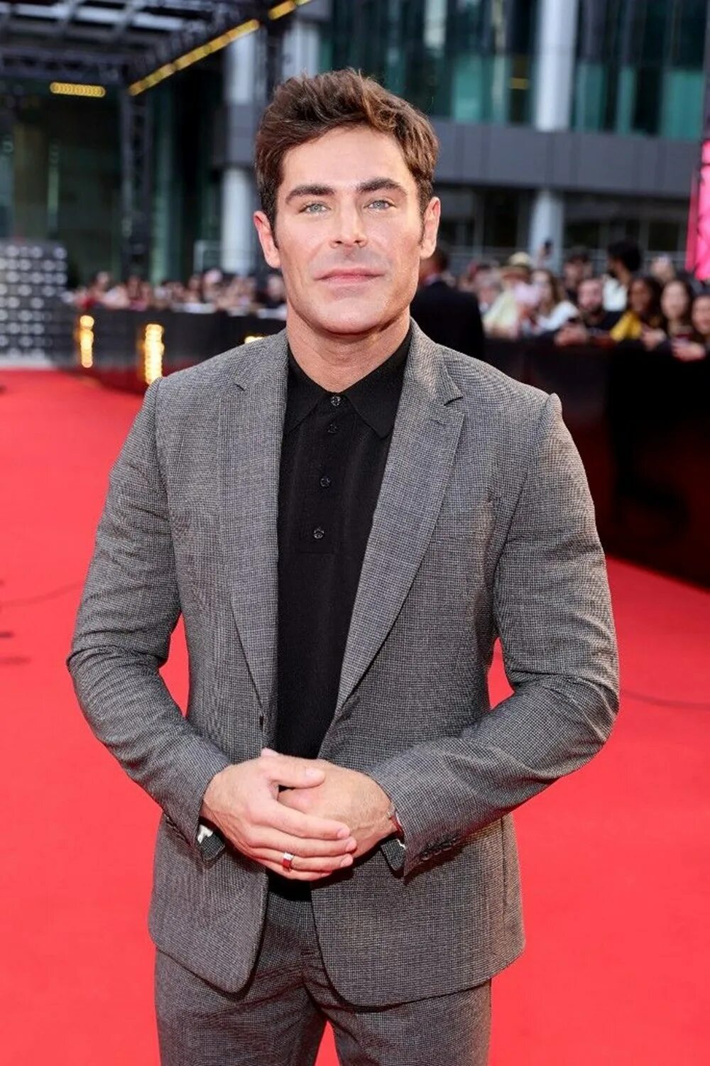 Zac Efron Shows Off Muscles as Pro Wrestler Kevin Von Erich on Set of Movie The 