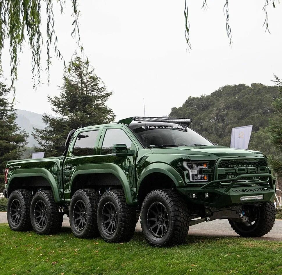 Оцинкованный внедорожник. Форд ф 150 Велоцераптор. Ford f150 Velociraptor. Ford f-150 Raptor джип. Ford f 150 Raptor Velociraptor 6x6.