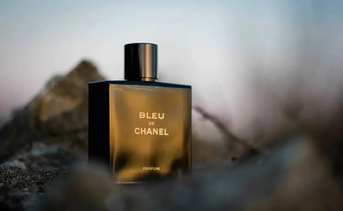 Мужской парфюм де шанель. Chanel "bleu de Chanel" Eau de Parfum 100 мл. Chanel bleu de Chanel 2018 100мл. Chanel bleu EDP 100ml. Bleu de Chanel pour homme 100 мл.