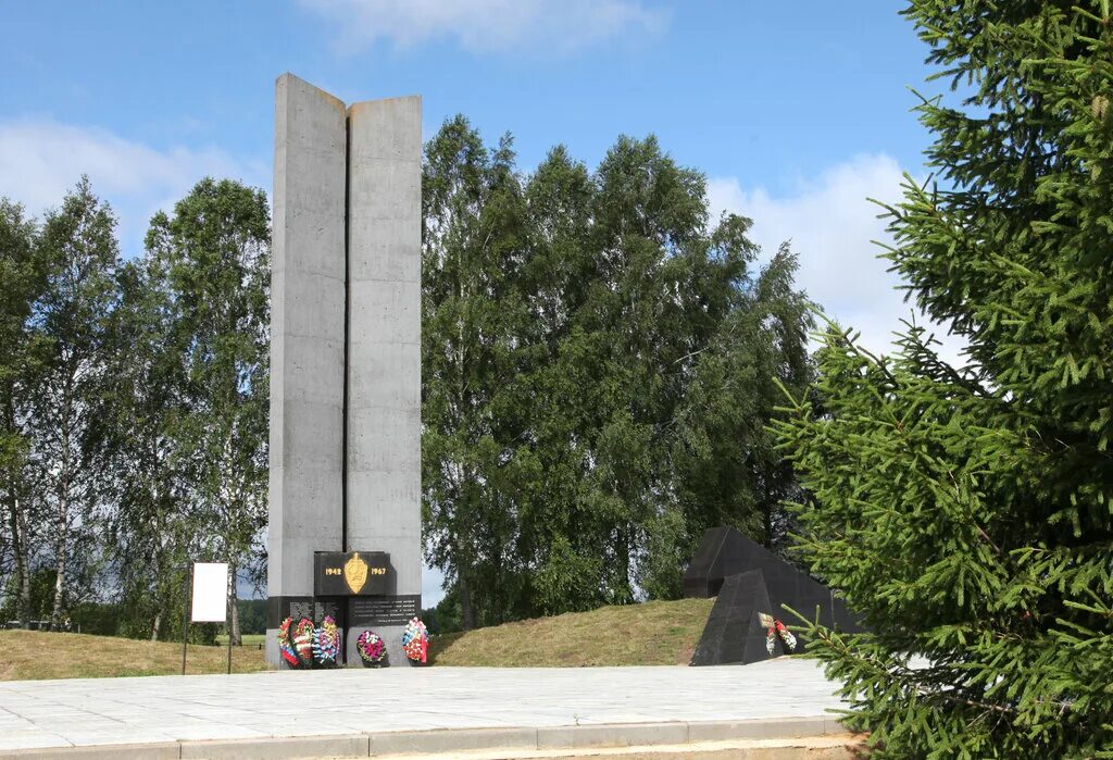 калужский мемориал. калужский мемориал. калуга памятники великой отечественной войны. памятник воинам воинам освободителям в городе сосновый бор. музей в ульяново калужской области.