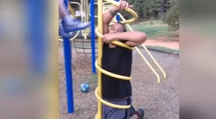 Нестандартный юмор. Человек совершающий нелепые поступки. Необычные ситуации. Шутки про машины. Поступок по товарищески.