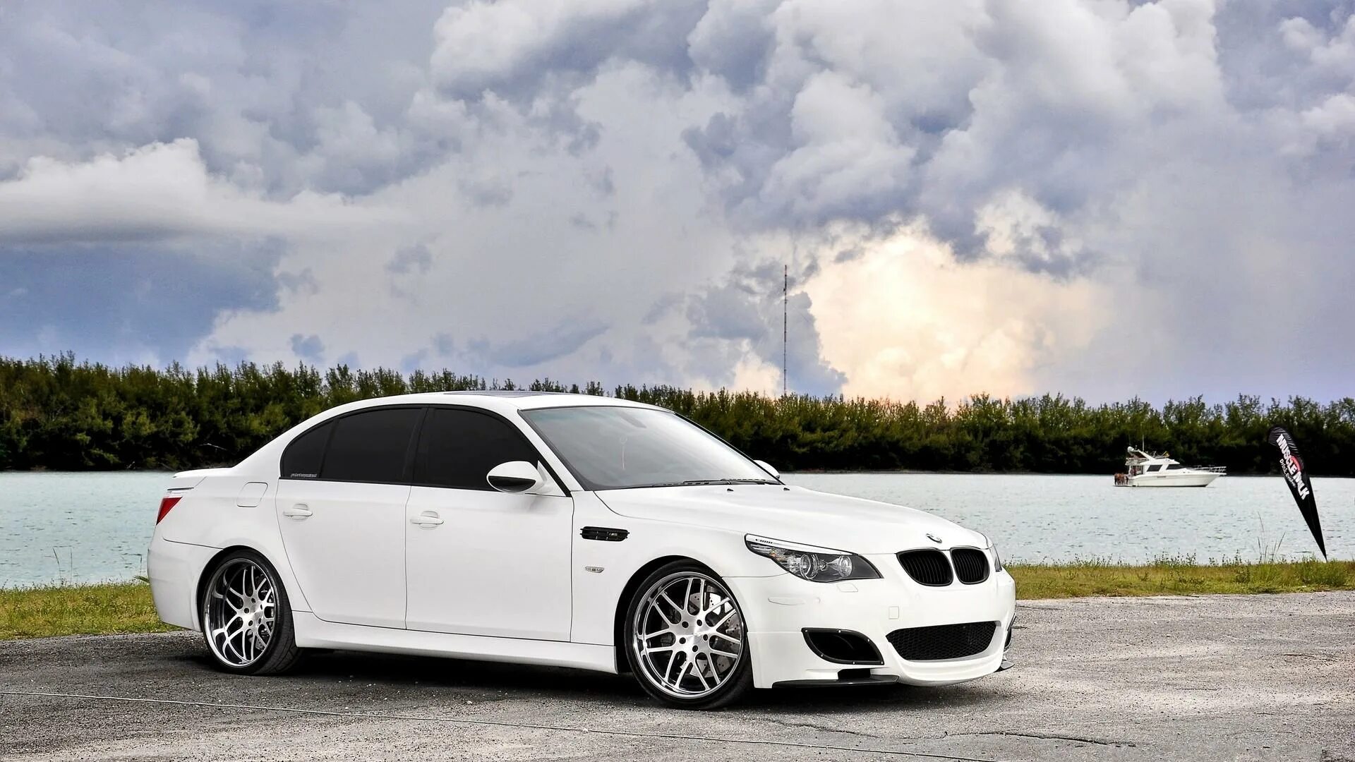 Белая 05. BMW m5 e60 White. БМВ м5 е60 белая. BMW m5 белая. BMW e60 белая.