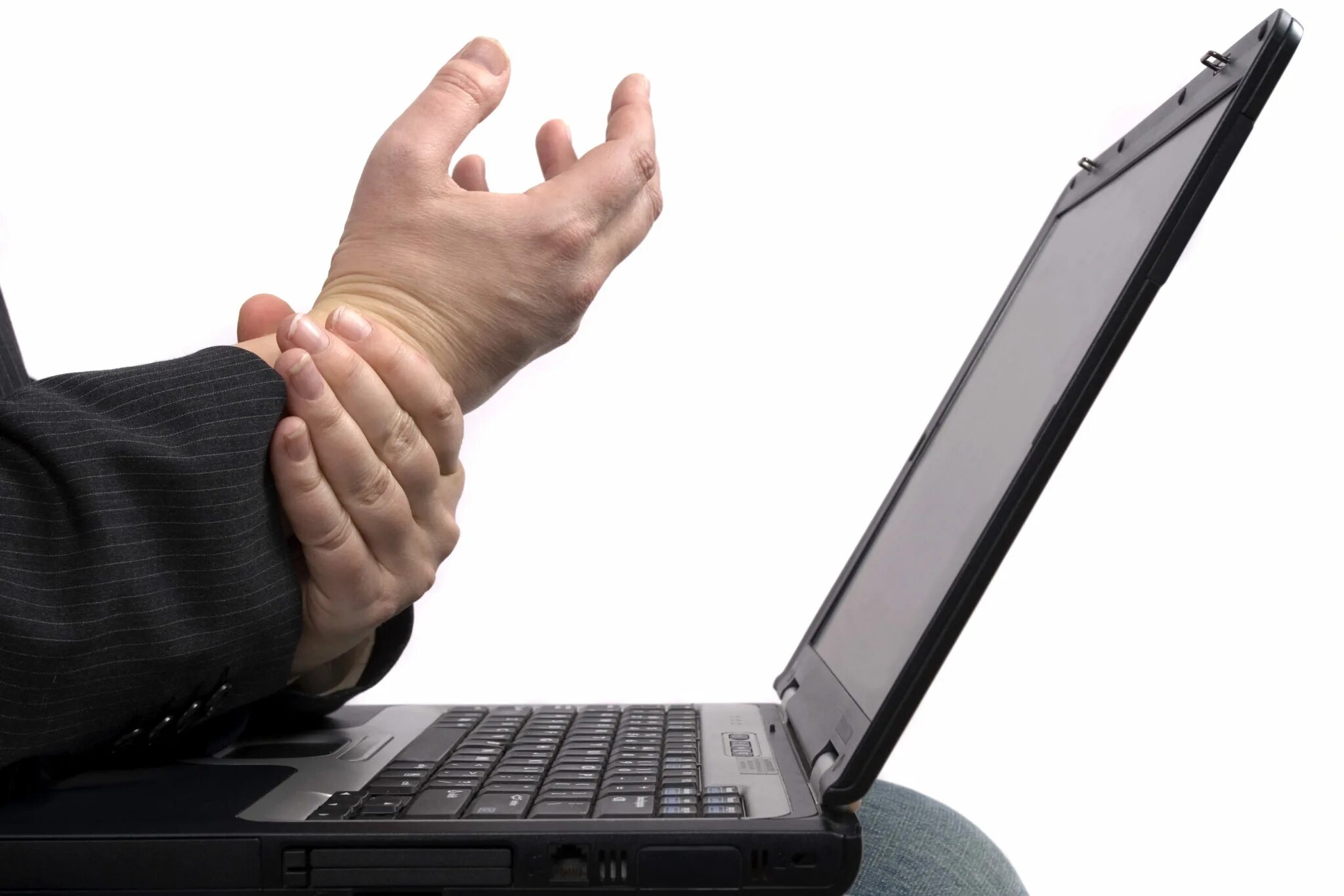Уставшие руки. Руки и компьютер. Кисти рук за компьютером. Заболевания кистей рук от компьютера. Перегрузка суставов кистей за компьютером.