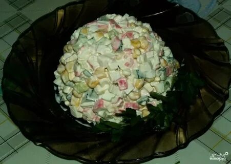 Салат крабовые палочки соленые огурцы кукуруза