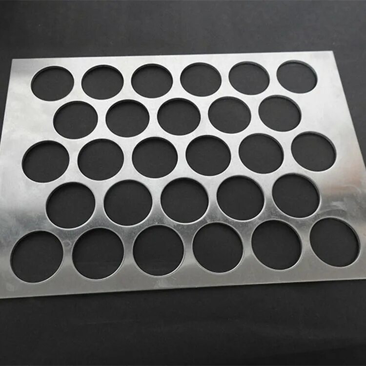 Объемные фасадные кассеты. Объемная текстура. Metallic shapes reflections. Настенные панели текстура. Перфорированные панели квадратные отверстия.