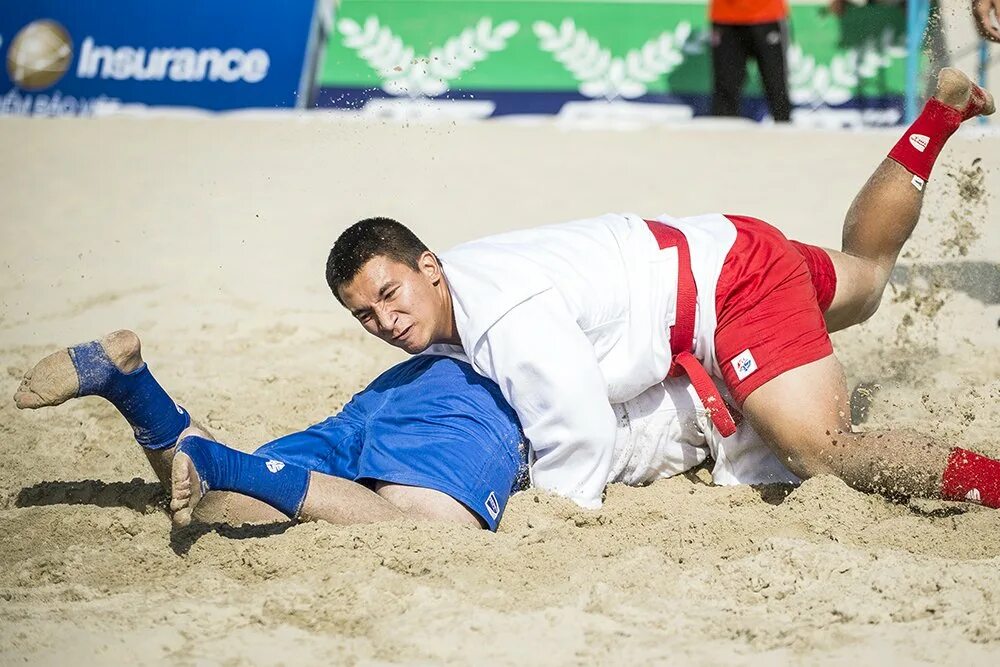 Пляжное самбо анапа. Пляжное самбо судья. Чемпионат россии по пляжному самбо. Пляжное самбо чемпионат. Пляжное самбо чемпионат россии.