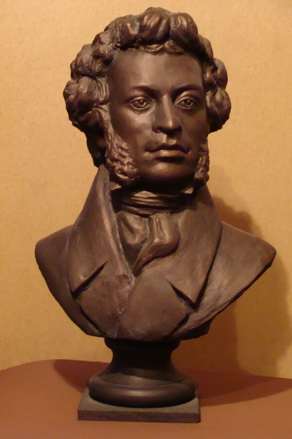 александр сергеевич пушкин бюст. скульптурный портрет в изобразительном искусстве. камерный скульптурный портрет. бюст из глины. раух скульптор николай 1.