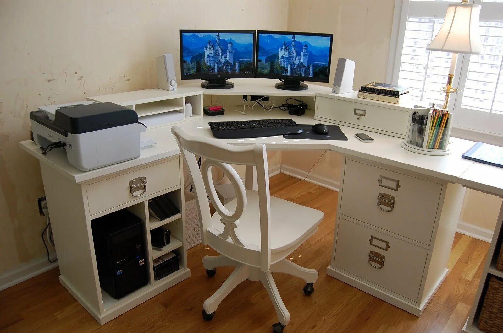 Собрать рабочий стол. Компьютерный стол «Corner Desk». Компьютерный стол XGAMER Basic xg12/br. Угловой компьютерный стол. Необычный компьютерный стол.