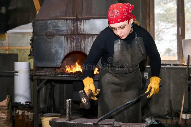 Читать жена кузнеца