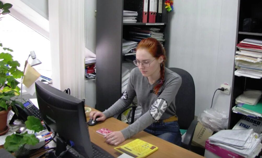 Биржа труда саяногорск. Биржа труда саяногорск. Рабочее место 1с. Баннеры для центра занятости населения. Центр занятости саяногорск.