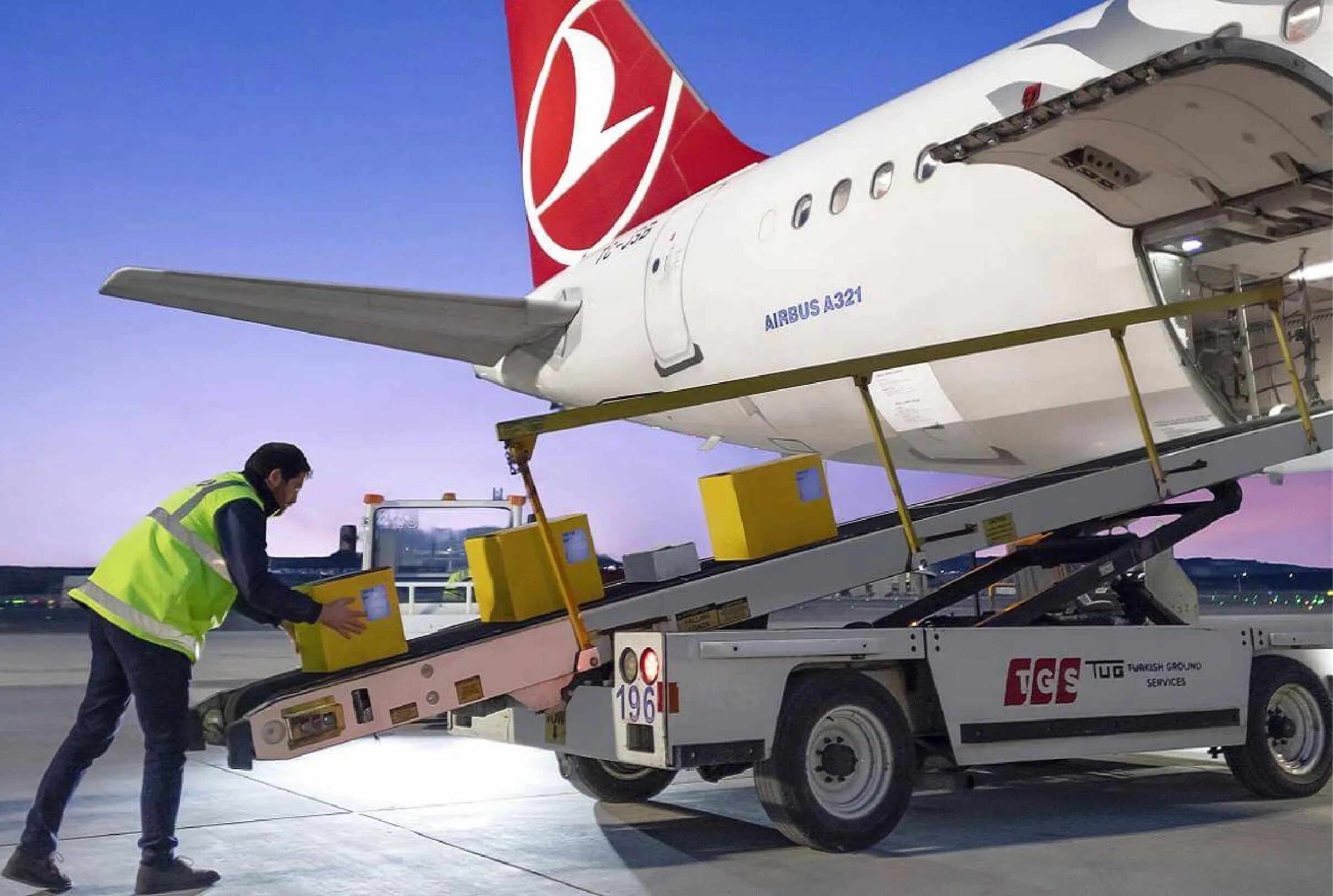 Cma cgm air cargo. Карго стамбул. Turkish airlines cargo. Cargo turkey. Карго из турции.