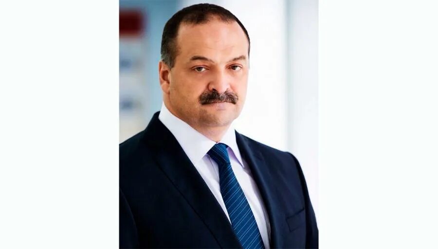 меликов сергей алимович портрет. сергей меликов дагестан. меликов сергей алимович портрет. президент дагестана меликов портрет. мельников президент дагестана.