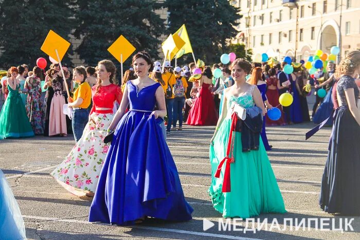 Конкурс созвездие магадан. Заря рождества. Платья на выпускной липецк. Липецкие зори 2021 гтрк видео ютуб. Исетские зори осенняя смена.