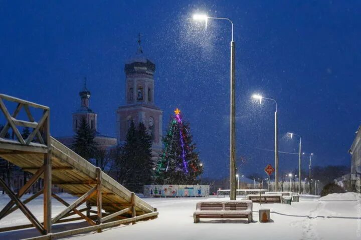 Валдай на зимние каникулы. Валдай отдых зимой. Валдайский иверский монастырь валдай зимой. Новый год на валдае. Новый год будет.
