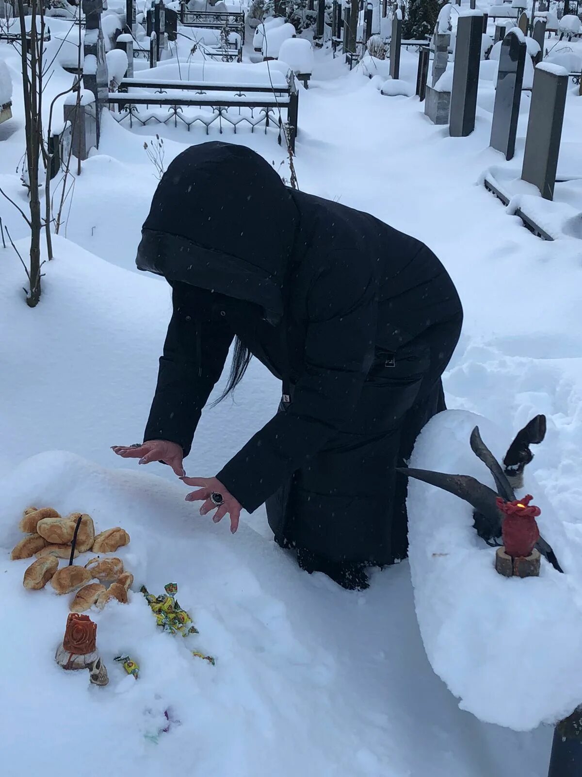 Закрытие ритуала. Кладбищенский приворот. Порчи. Покажи Кладбищенские обряды зимой.