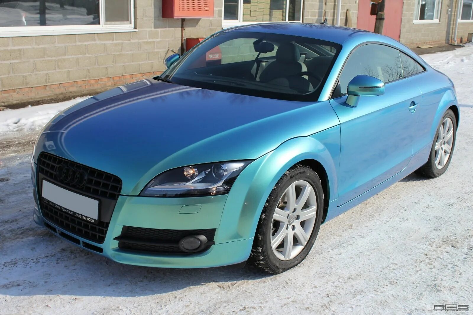 Ауди тт хамелеон. Nissan 350z синий. Зеленая ауди тт матовая. Bmw m3 green. Сине зеленый автомобиль.