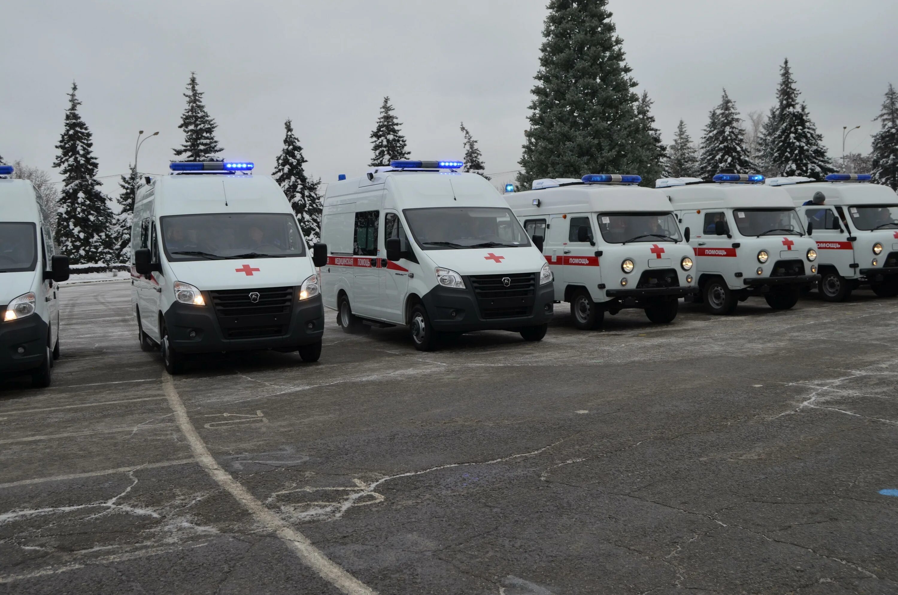 Скорая медицинская помощь. Парк машин скорой помощи. Пополнили автопарк скорой помощи. Автопарк МЧС.