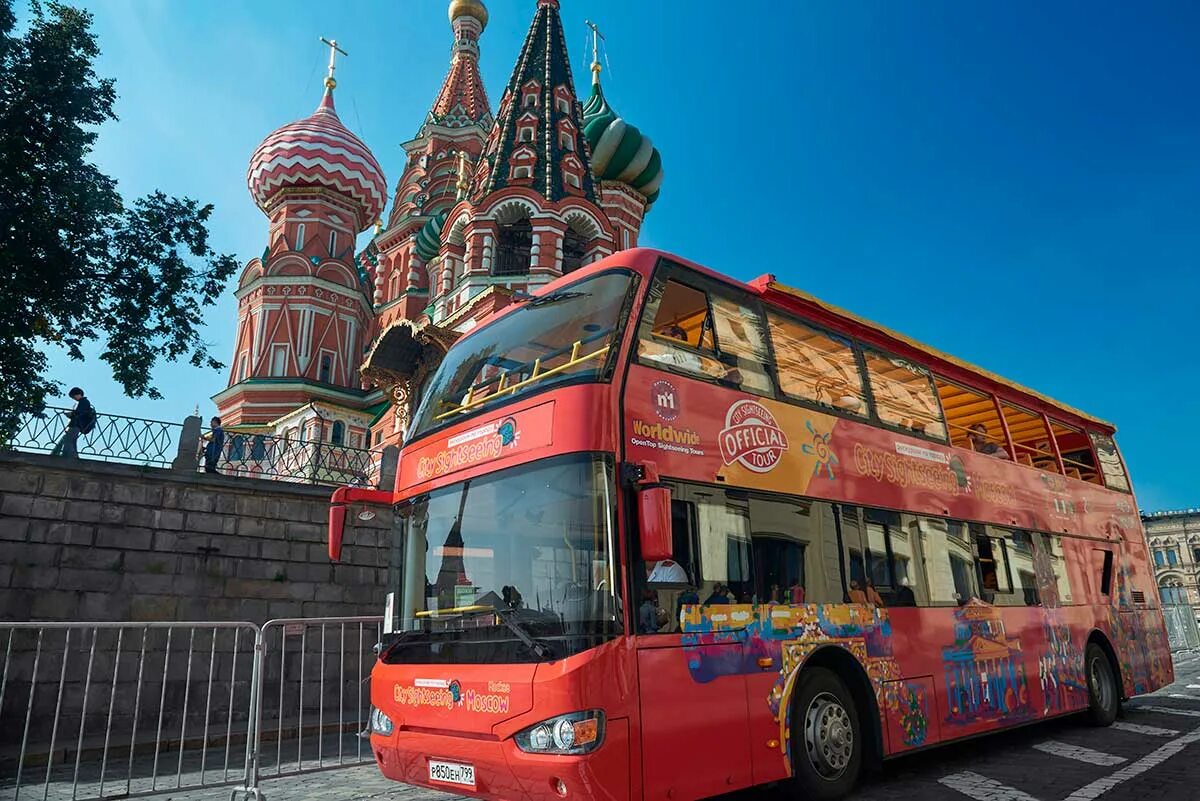 Автобусный тур с питанием. Автобус Сити сайтсиинг Москва. City Sightseeing Moscow автобус. Экскурсия City Sightseeing Казань. Экскурсии по Москве на двухэтажном автобусе от красной площади.