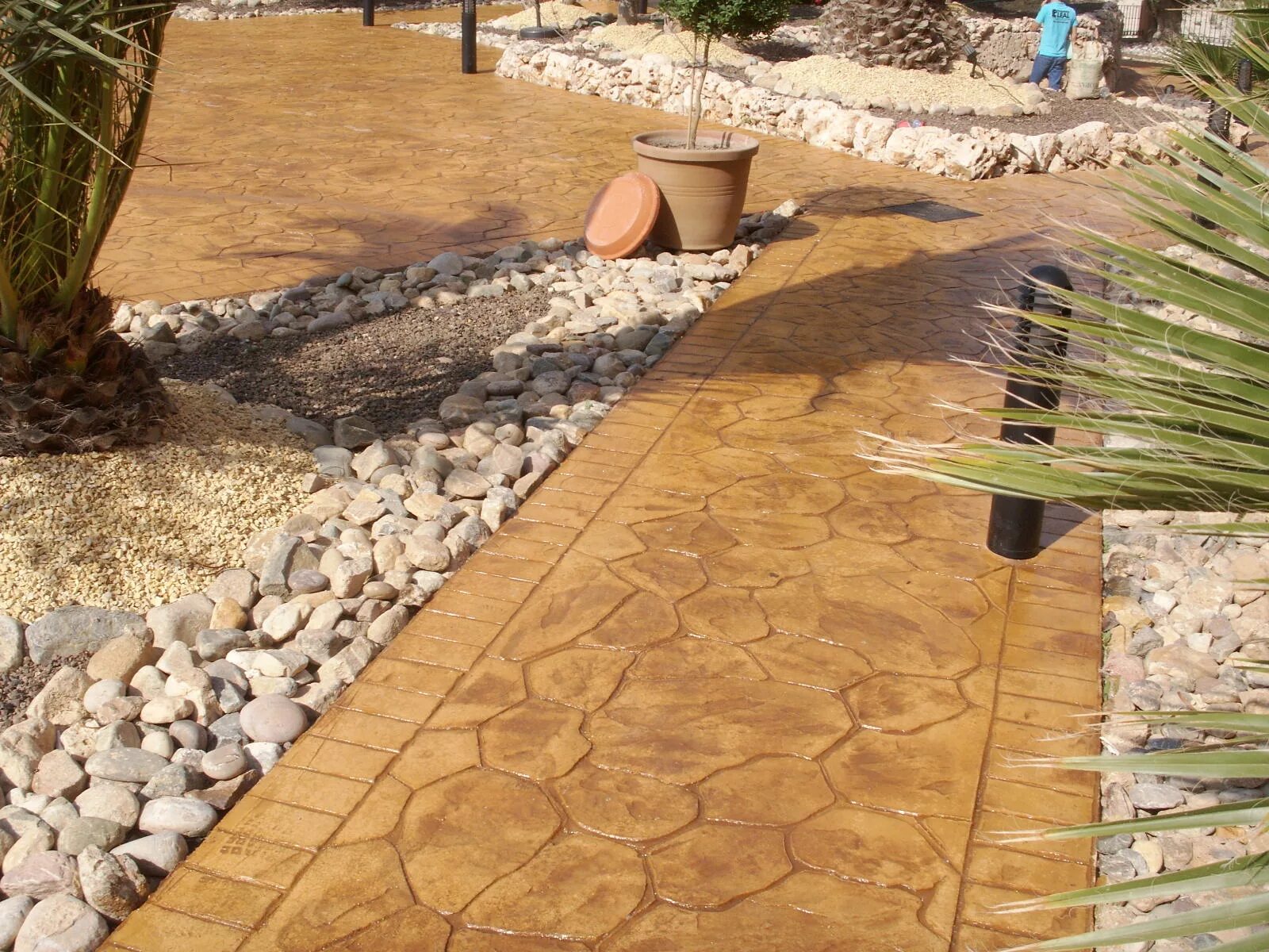 садовые дорожки из бетона. форма "садовая дорожка" 550х550х55 (10). цементные дорожки на даче. садовые дорожки. дорожки на даче.