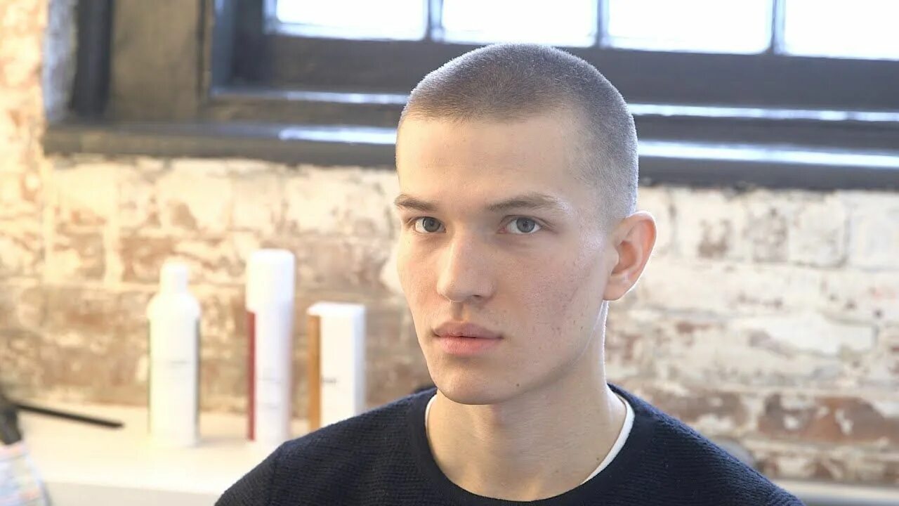 Кто играл фейд рауту. Buzzcut Eminem. Эминем стрижка.