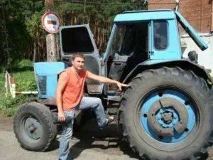 Первые трактора фендт. Пенсионер и трактор. Ехать на тракторе во сне. Еду на тракторе. Ехать на тракторе во сне.