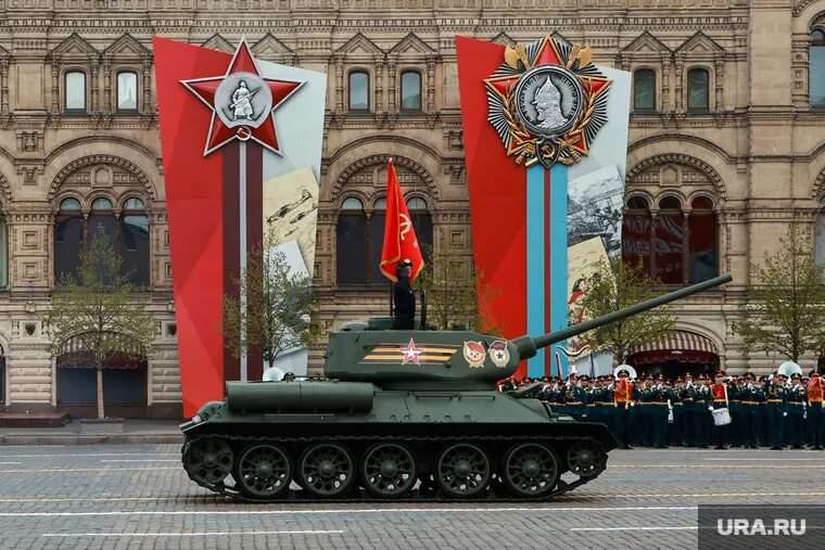 9 мая в раменском фото. 8 мая — день победы в европе франция. День победы во франции 8 мая. 9 мая во франции. Парад во франции 8 мая.