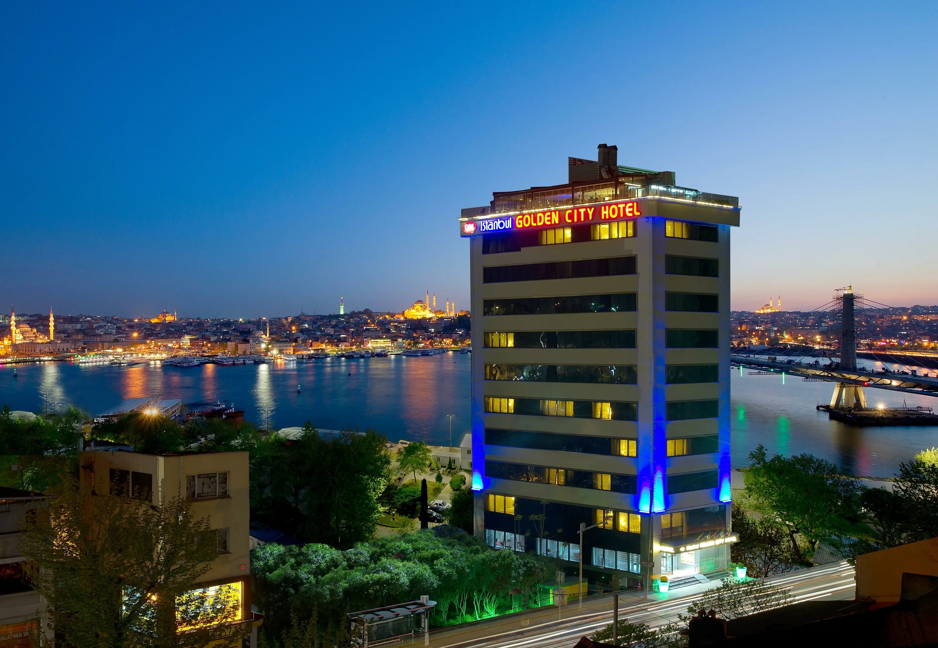 Сайт отелей стамбула. Отель Istanbul Golden City Hotel. Istanbul Golden City Hotel Стамбул. Ресторан Голден Сити Стамбул. Отель в Турции голденсити Хотель.