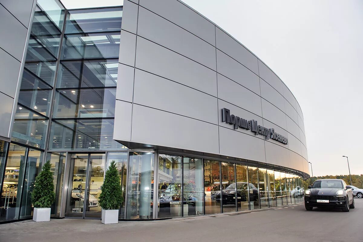 Порш николая фоменко 911. Порше центр москва. Порше центр таганка. Автосалон порше. Порше центр приморский.