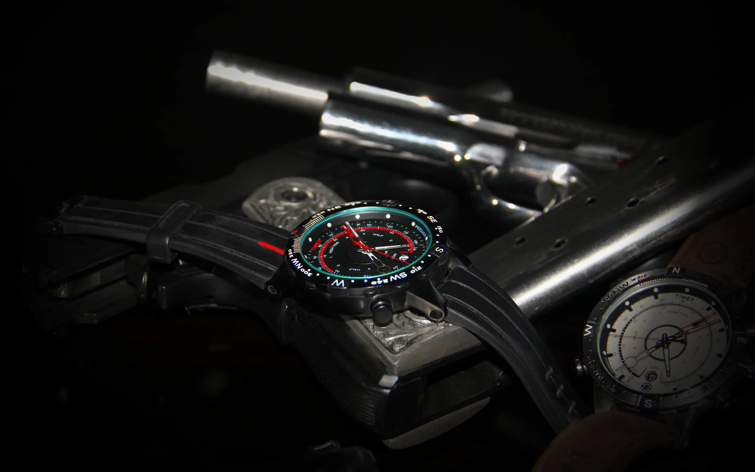 Guns watch. Часы оружие. Обои для наручных часов. Часы револьвер наручные.