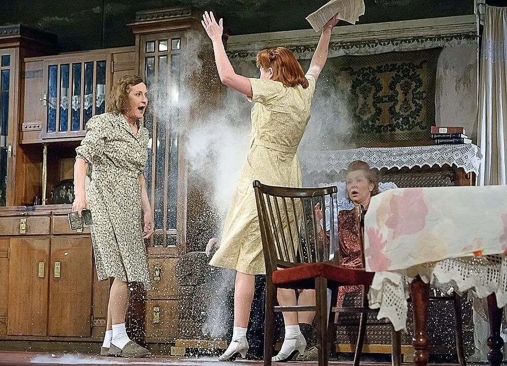 'бердичев' спектакль театра им. Бердичев театр маяковского. Бердичев театр маяковского. Маяковский бердичев. Бердичев пьеса.