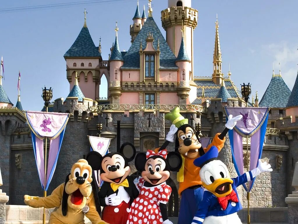 Си и ам леди и бродяга. Дом микки дом злодеев. Принцесса лилиана дисней. Алладин и жасмин дисней арт. Матери принцесс диснея.