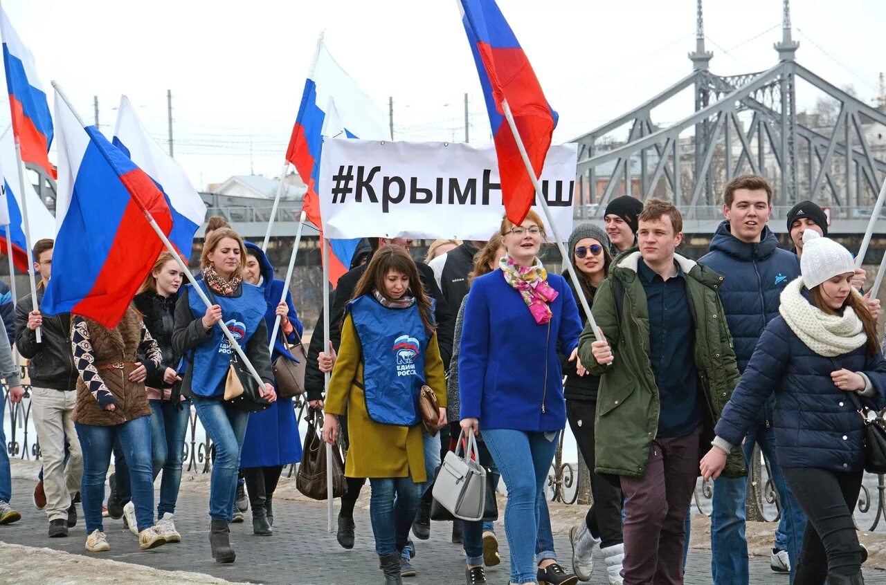 Что происходить в росси. Воссоединение Крыма с Россией. День воссоединения Крыма с Россией. Символ воссоединения Крыма с Россией. Флешмоб воссоединение Крыма с Россией.