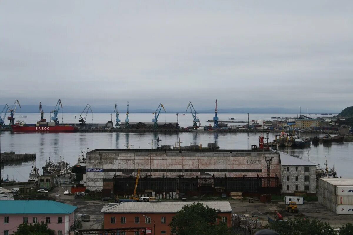 Южно-сахалинск порт корсаков. Корсаков сахалинская область население. Куда корсаков. Сахалин корсаков. Порт корсаков схема причалов.