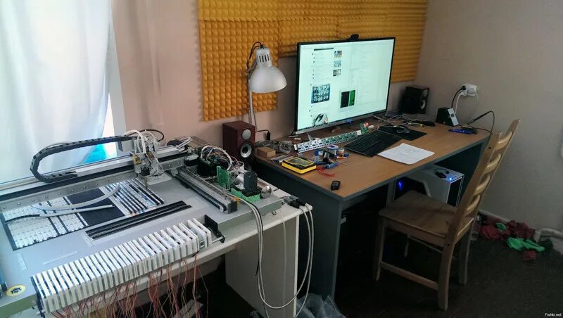 Open space офис. Рабочее место инженера электронщика. Рабочая зона электромонтера. Реконструкция рабочего места. Светильник для мастерской.