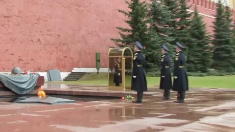 Сколько караулов у вечного огня