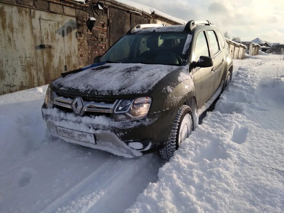 Зимний дастер. Дастер 4wd lock. renault duster ii 2017 года шины диски зимой снег. nissan duster snow. отвал на рено дастер.