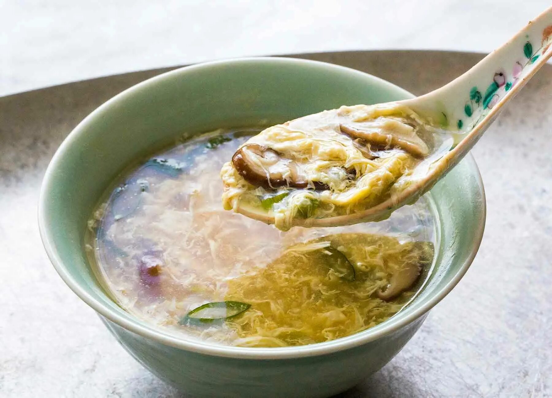Суп из замороженной курицы. Китайский суп. Суп с взбитым яйцом. Белок в супе. Суп Даньхуатан.