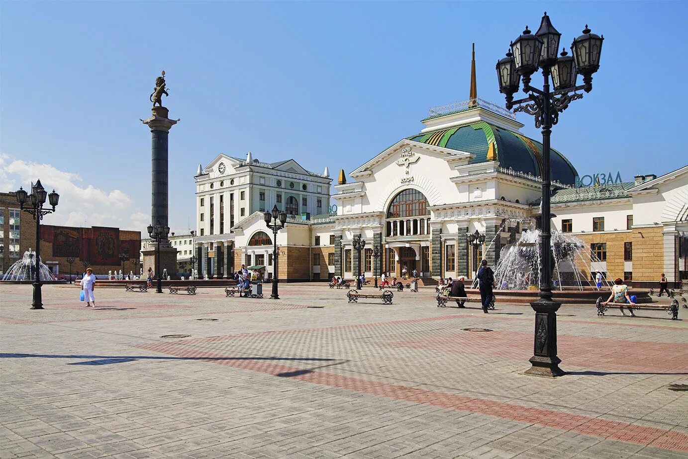 Красноярск центр города. Красноярский биг-бен красноярск. Караульная гора красноярск часовня. Здание биг бен красноярск. Коммунальный мост красноярск.