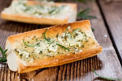 Багет запеченный с чесноком и сыром