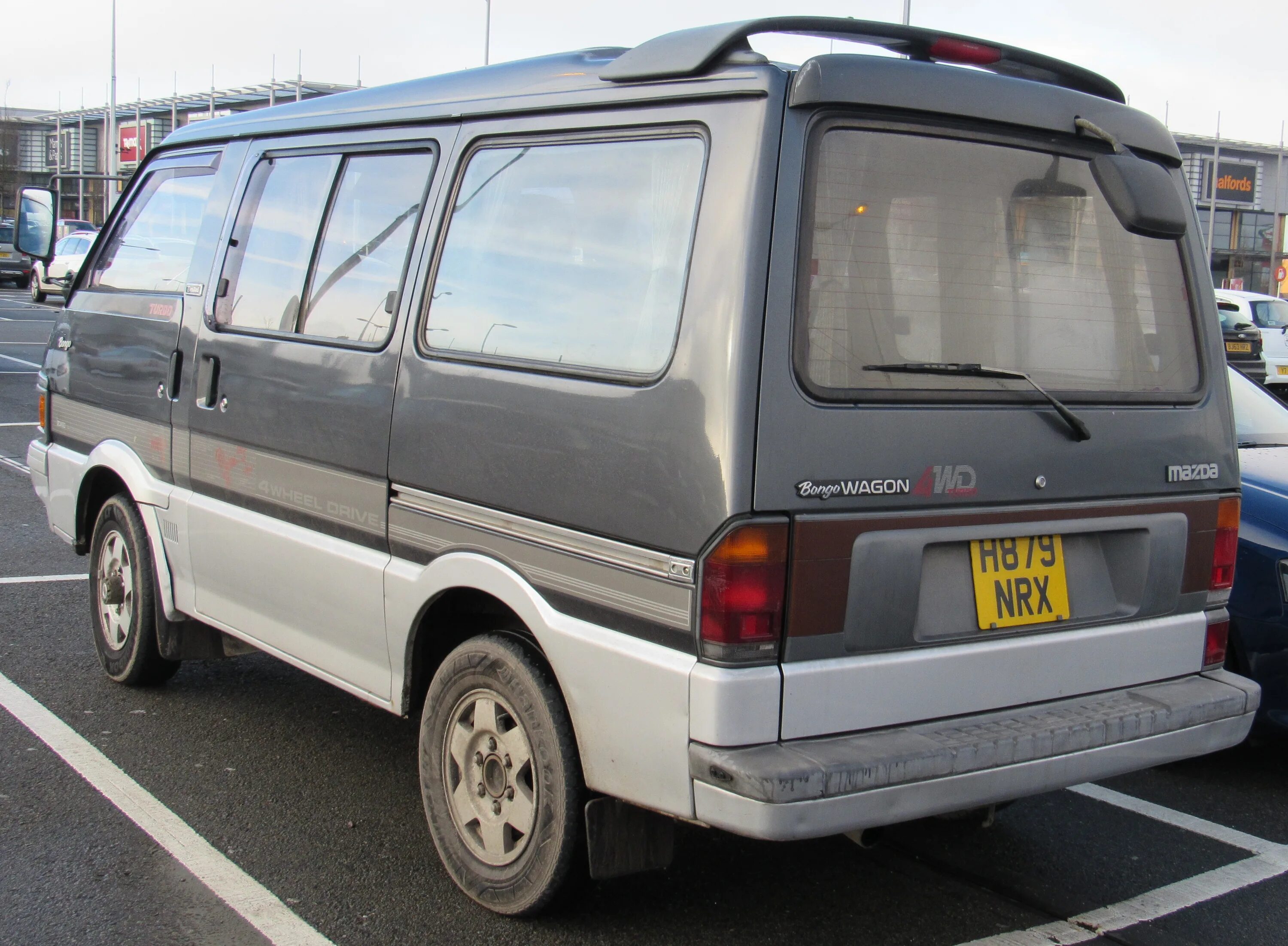 Mazda bongo wagon. Мазда бонго вагон. Мазда микроавтобус 4х4. Mazda bongo 1990. Мазда бонго вагон.