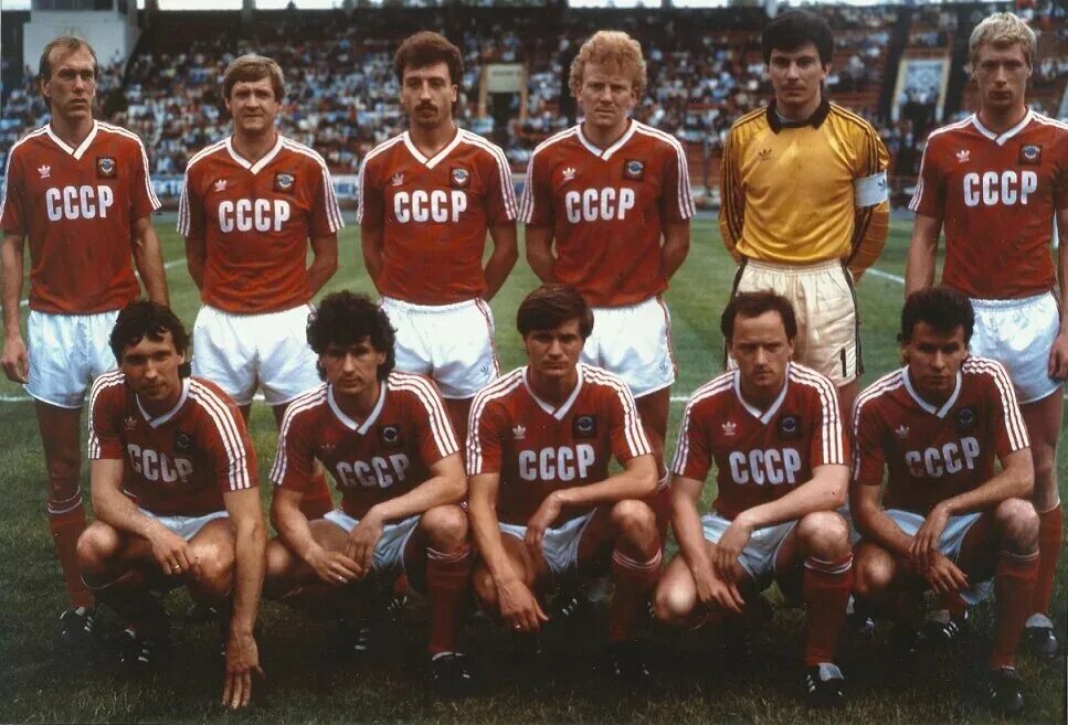 Ссср бразилия 1988 финал. Сборная ссср олимпийский чемпион 1988. Марко ван бастен. Сборная голландии 1988 состав. Сборная ссср евро 1988.