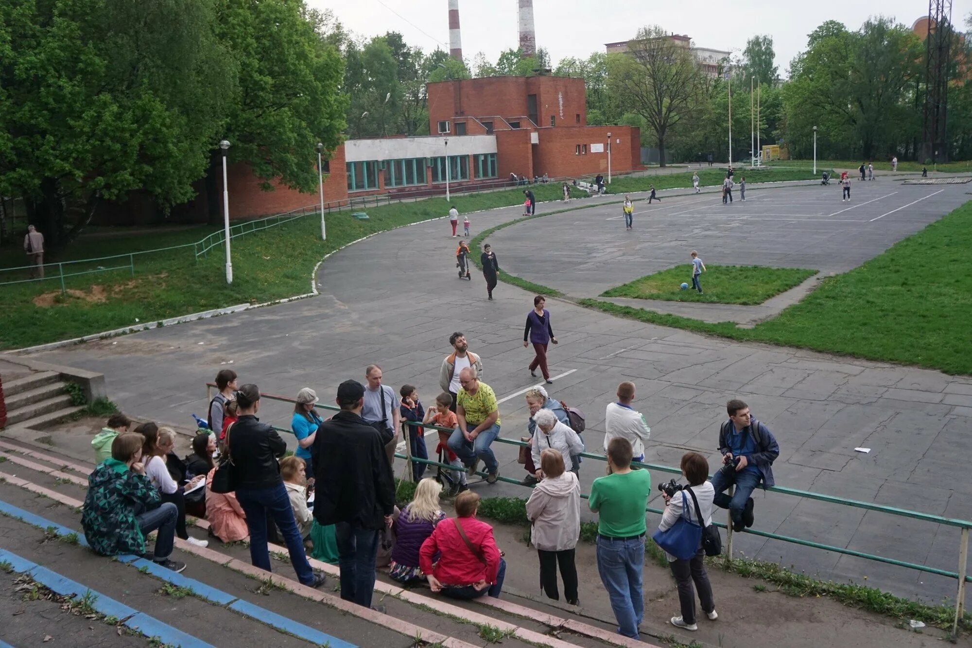 День рождения кунцево. Стадион медик Москва. Стадион Кунцево. Стадион Текстильщики Кунцево. Парк медик в Кунцево.