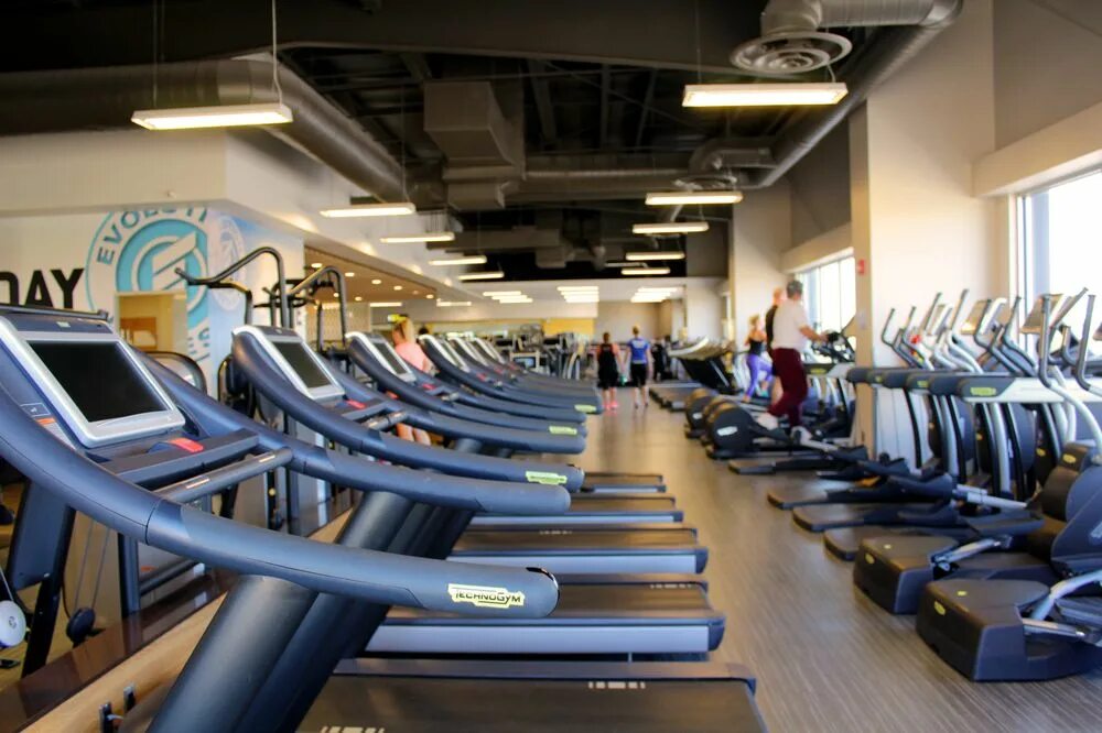 Фитнес богатырь нагатинская. Эволюшн фит. Атяшев evolution fit сургут. Богатырь сургут evolution fit. Клуб богатырь саратов.