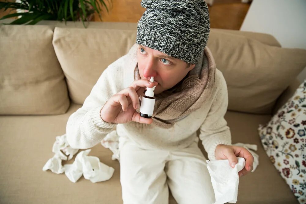 I catch cold. Насморк на холоде. человек болеет зимой. catch a cold. ill person.