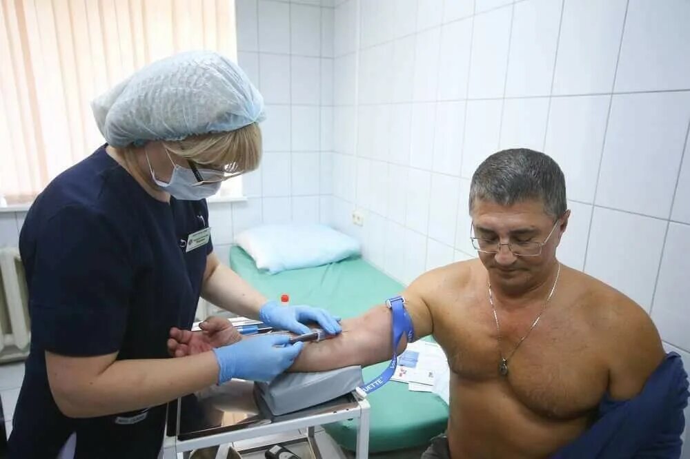 Сколько доктору мясникову