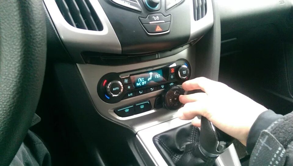 Блютуз фокус на. Блютуз в Форд фокус 3 2013 года. Aux для магнитолы Ford Focus 3. Ford Focus 3 магнитола блютуз. Блютуз в Форд фокус 3.