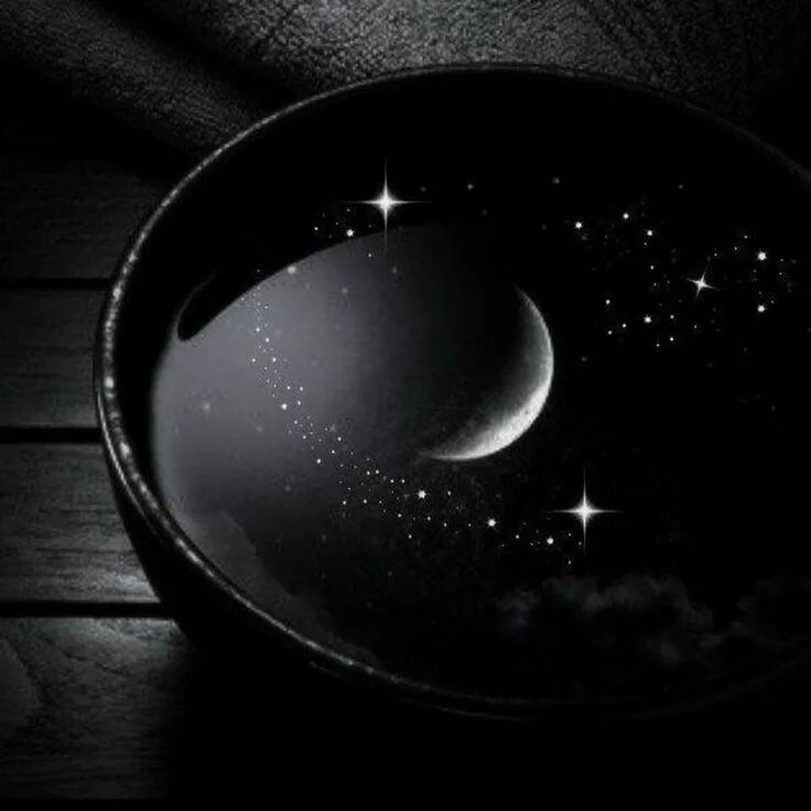 Night cup. Луна в чашке. Луна в чашке кофе. Луна в кружке. Луна отражается в чашке.