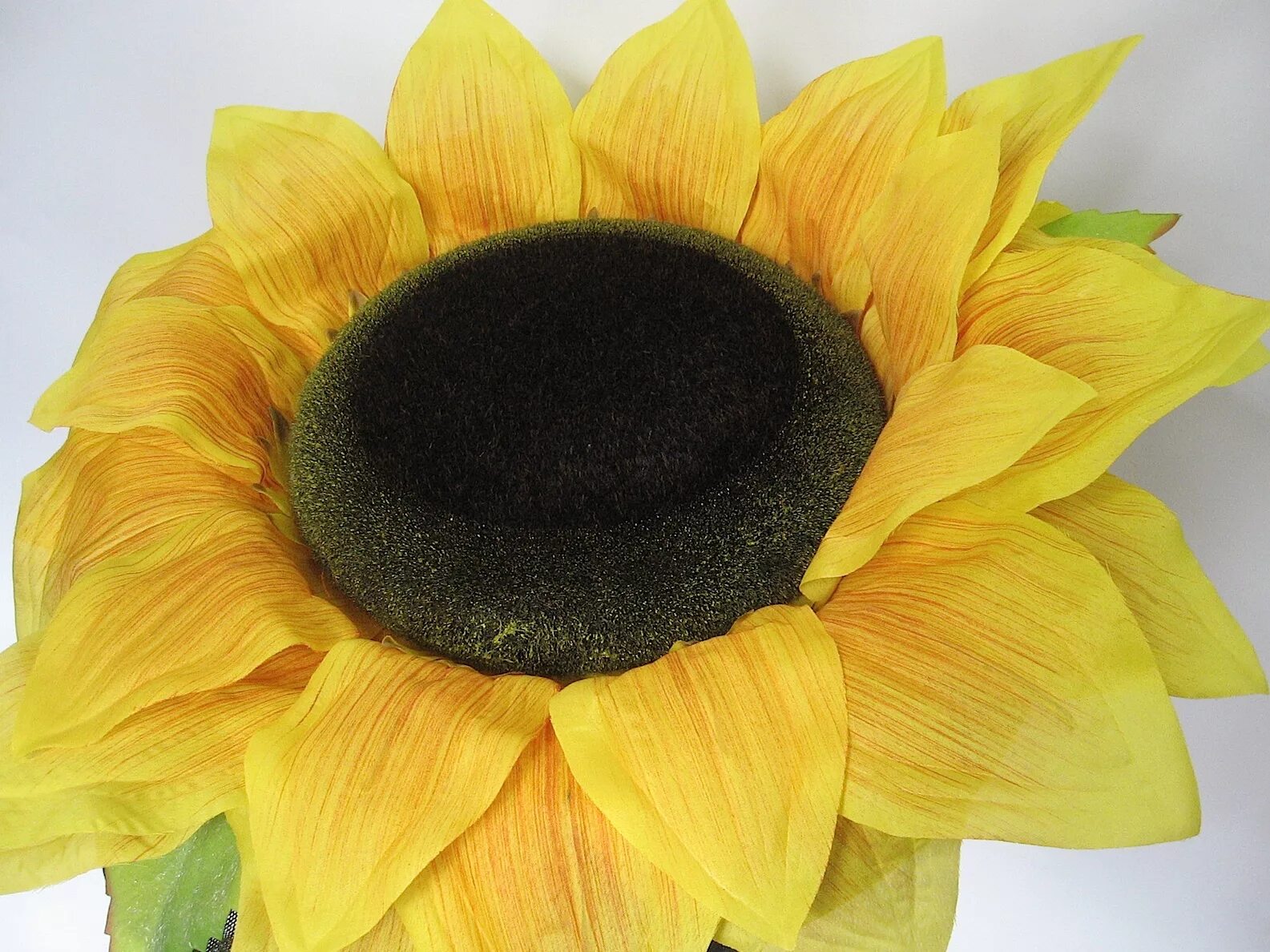 Поделка подсолнух. Панамка с подсолнухами. Шапочки подсолнухов для детей. Royal ascot самые необычные шляпы. Шапочка подсолнух.